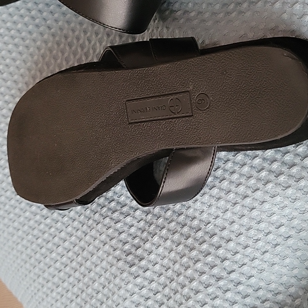 Black Gianni Bernini toe ring sandals - Picture 2 of 3